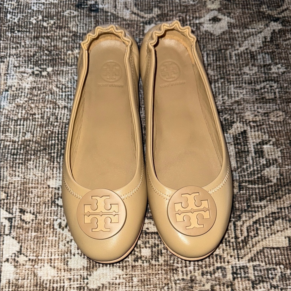 Tory Burch Minnie Flat Beige (Goan Sand) Logo Flats